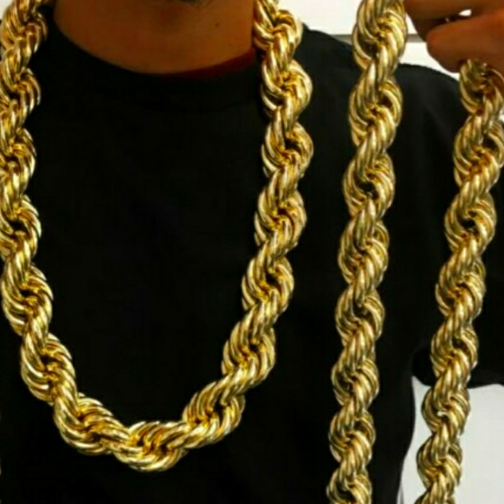 14 K PLATED DOOKIE ROPE CHAIN OF 30 MM. ITS PLATED. A lot bigger in person